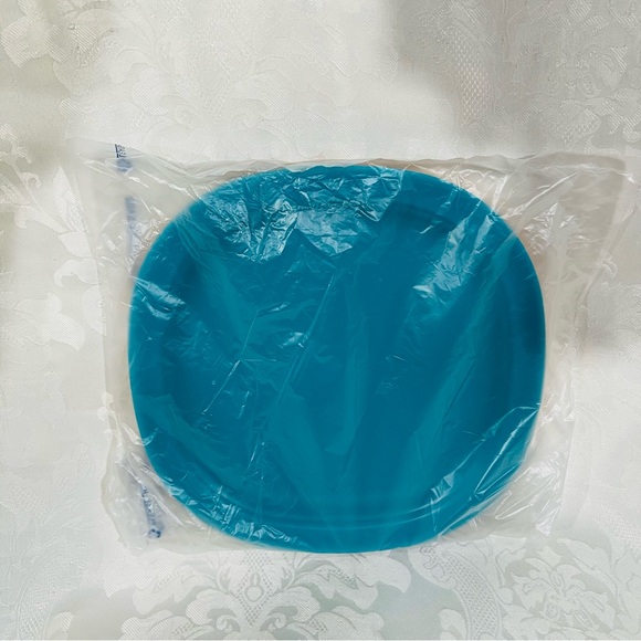 NEW (NIP) Tupperware Luncheon Plates Set - Yellow, Pink, Blue.  (LAST one) - Picture 5 of 6